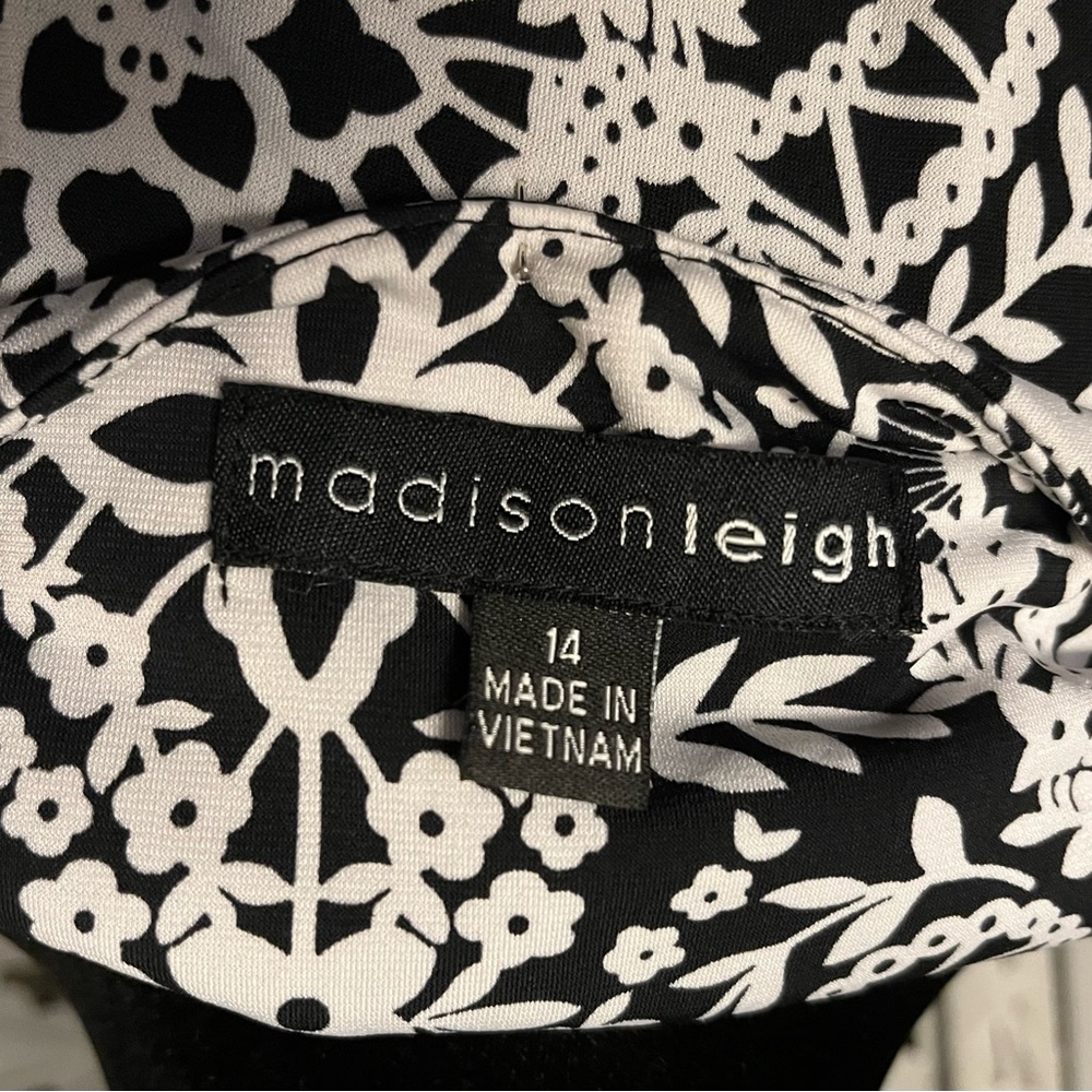 MASISON LEIGH Sassy black white & pink with floral design mid sleeve midi dress - Picture 8 of 9